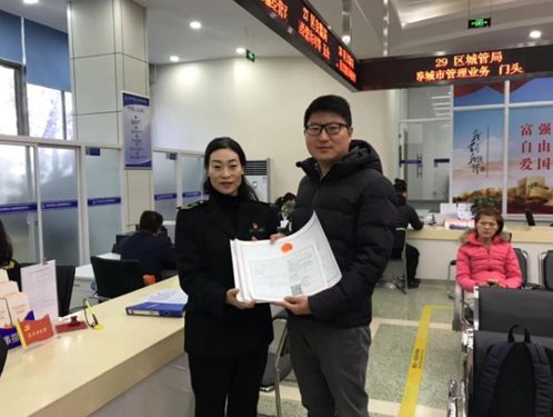 雁塔區(qū)食品藥品監(jiān)督管理局頒發(fā)首張連鎖門店 食品經(jīng)營許可證